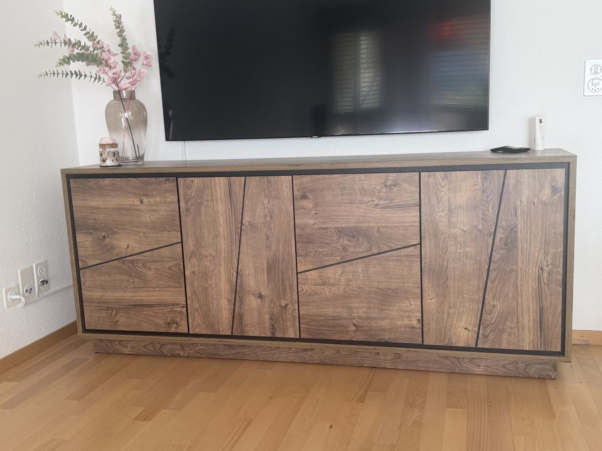 Cassettiere: Sideboard Holzoptik 4 Tueren  – Usato da Oftringen venduto da piv_c5vf 1