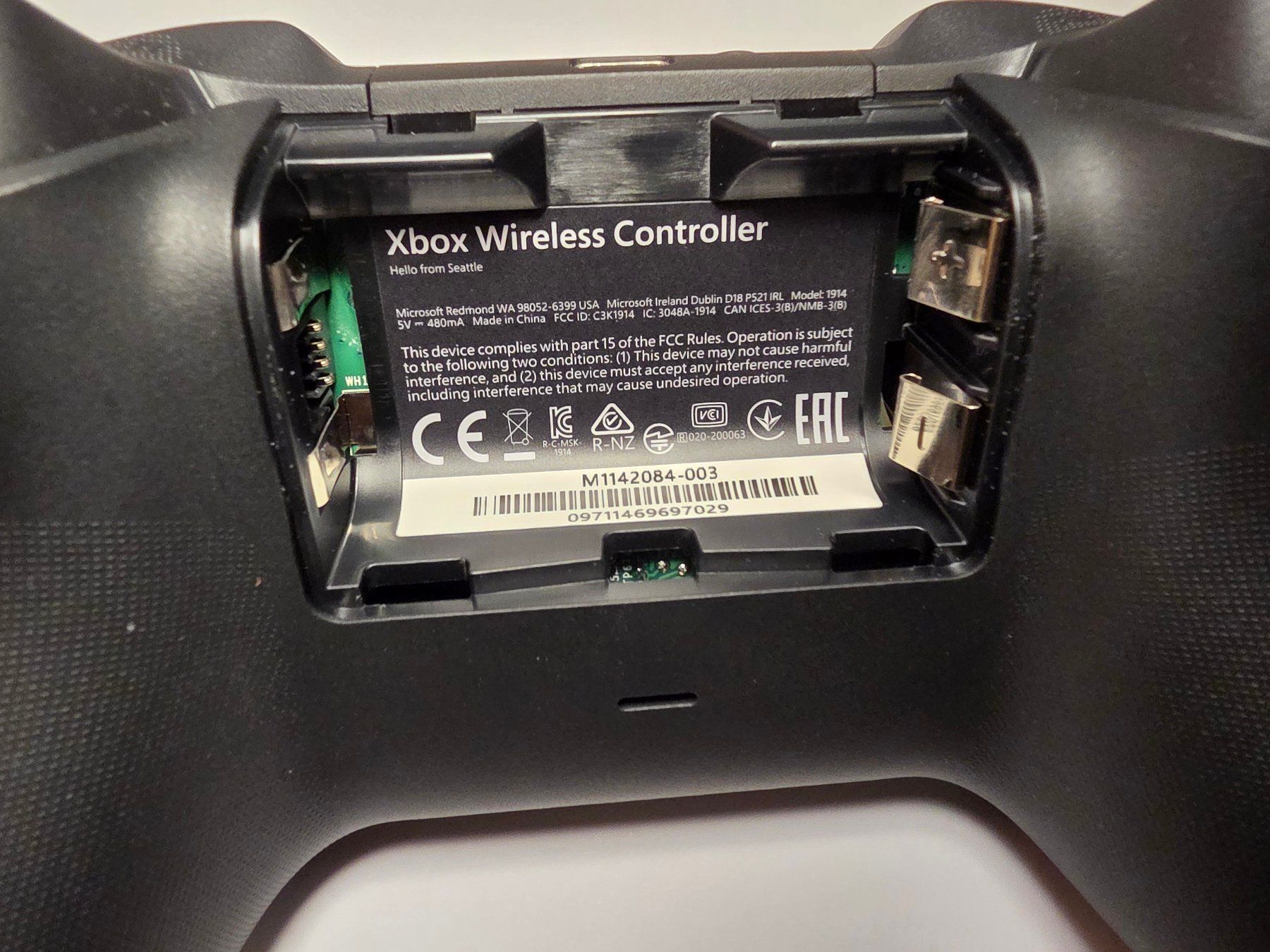 Microsoft Controller: XBOX Wireless Controller schwarz – Nuovo (secondo la descrizione) da Mörigen venduto da Gadgeteer 2