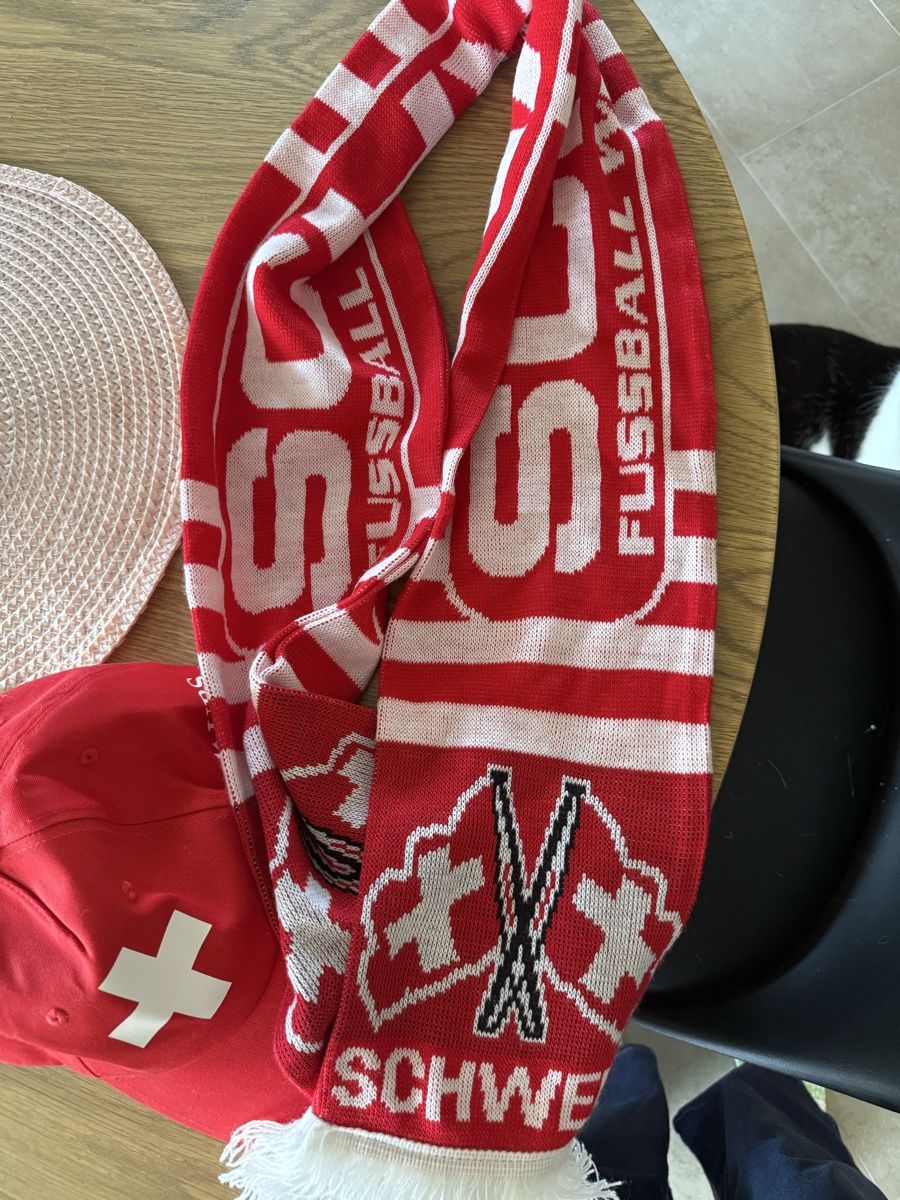 Puma Chapeaux, bonnets & casquettes: Puma Kappe rot Schweiz mit Schal – D'occasion à Hüttwilen par sar_8gj7 2