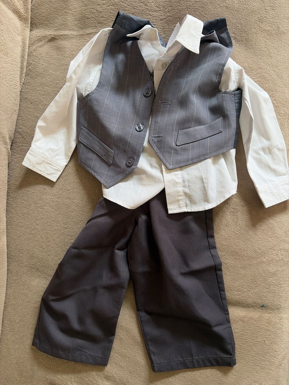 Completi: Ensemble de fête t.86-92 – Usato da Liddes venduto da Couik