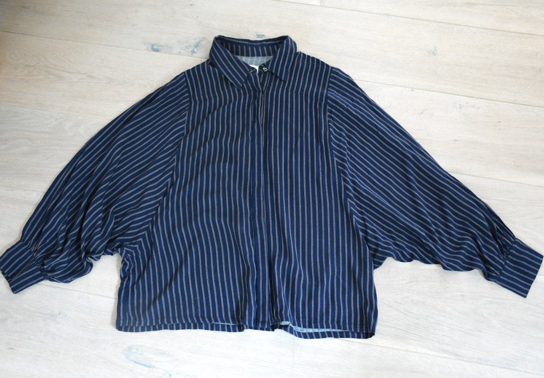 Chemisiers: Neu Bluse von Essential Antwerb gr. 36 – Neuf (Voir description) à Nuglar par Korsika2