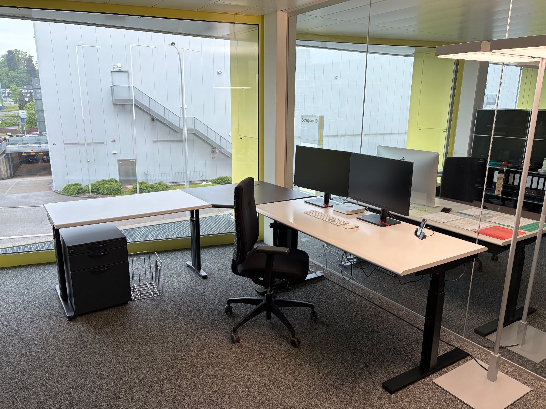 Bureaux: Eck-Tischkombination Interoffice mit Rollkorpus – D'occasion à Mörschwil par ottoman7