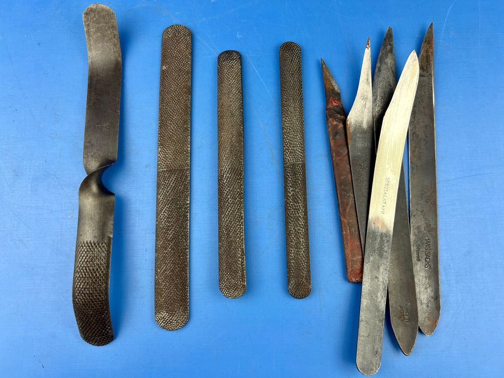 4 antike Leder Feilen / Raspel und 5 Ledermesser (Gebraucht) in ...