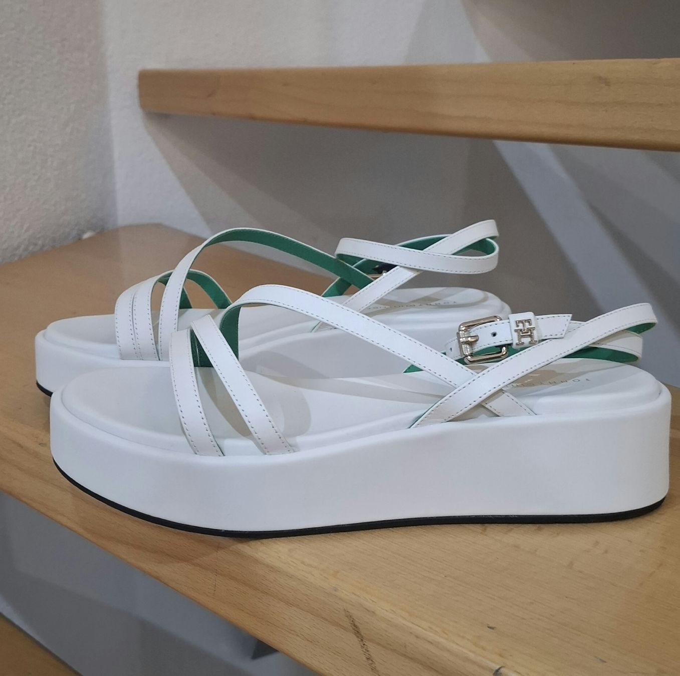 Tommy Hilfiger Scarpe da donna: Sandalen Tommy Hilfiger in Gr. 40 – Nuovo (secondo la descrizione) da Balzers venduto da mackfose 2