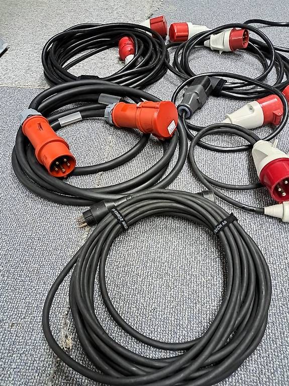 Alimentazione elettrica: CEE16 / CEE32 / T15 / J15 Kabel – Usato da Uznach venduto da gartenri 1
