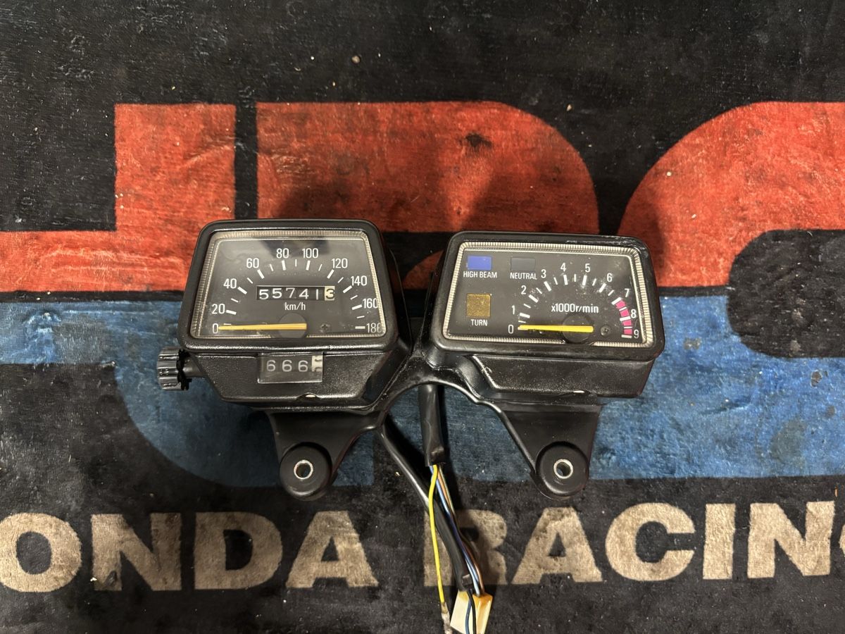 Yamaha Toutes les pièces détachées moto: Yamaha XT 600 compteur  – D'occasion à Mézières VD par P-M-C