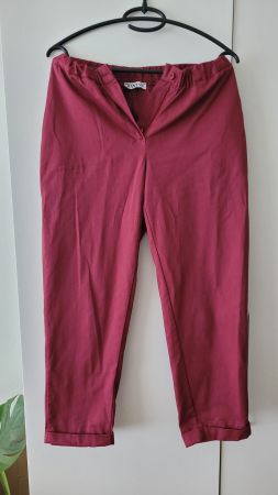 Damen-Hose der Florentiner Marke *Bastah*, Gr. S, Dunkelrot