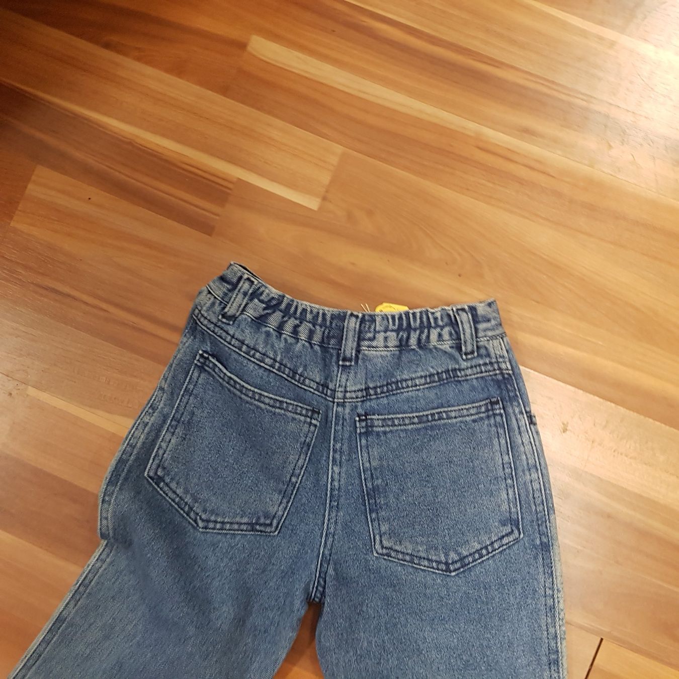 Pantalons: Jeans Mit Pferdemotiv gr 140 b31 – Neuf (Voir description) à Schwarzenburg par Flamingo07 2