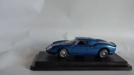 Modellautos (2 Stück von Bburago) 1:24 (gebraucht)
