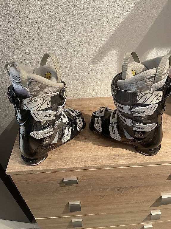 Damenschuhe: Scarponi sci Atomic Hawx 100 pro t2 – Gebraucht aus Davesco-Soragno von lud_d9wn 1