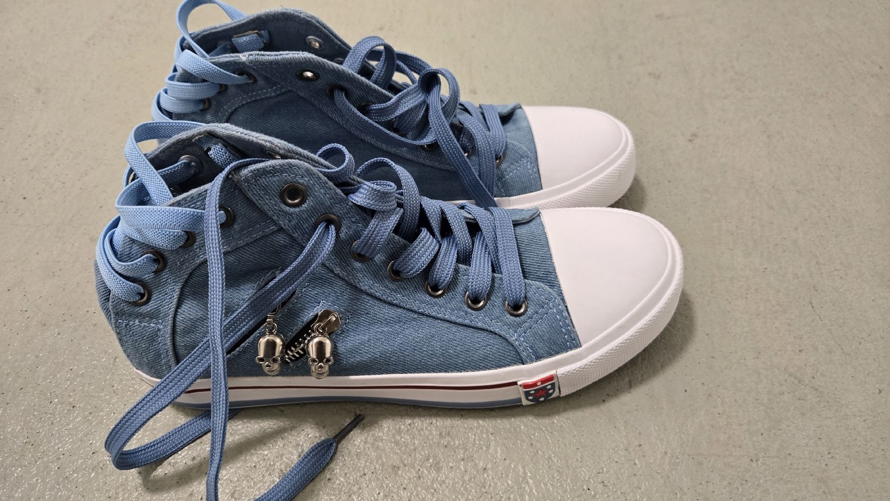 Damenschuhe: coole Sneaker – Neu (gemäss Beschreibung) aus Besenbüren von desireebuetler