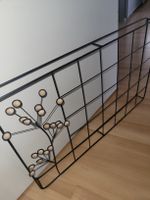 Wandregal Metall schwarz mit Holzdeko Blumenmuster Dekoartik