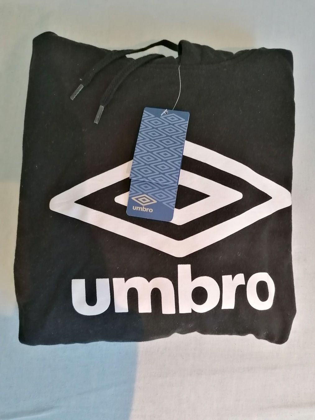 Maglioni & Felpe: Schwarzer Umbro hoodie – Nuovo e nell'imballaggio originale da Mörel venduto da tim_w9py 2
