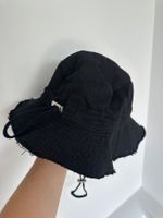 Schwarzer Bucket Hat mit Kordelzug Jaquemus style