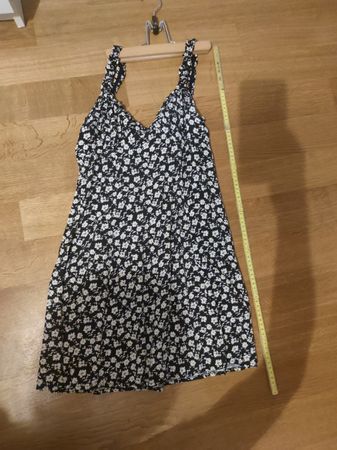 Schönes Sommerkleid Gr. S mit Blumenmuster, selten getragen