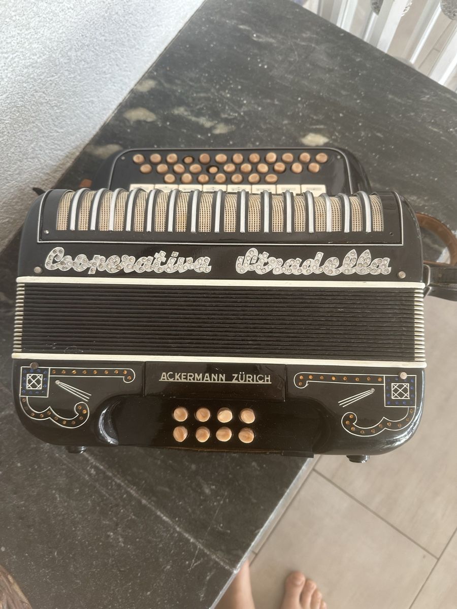 Strumenti musicali: Ackermann Akkordeon  – Usato da Ennetmoos venduto da beod