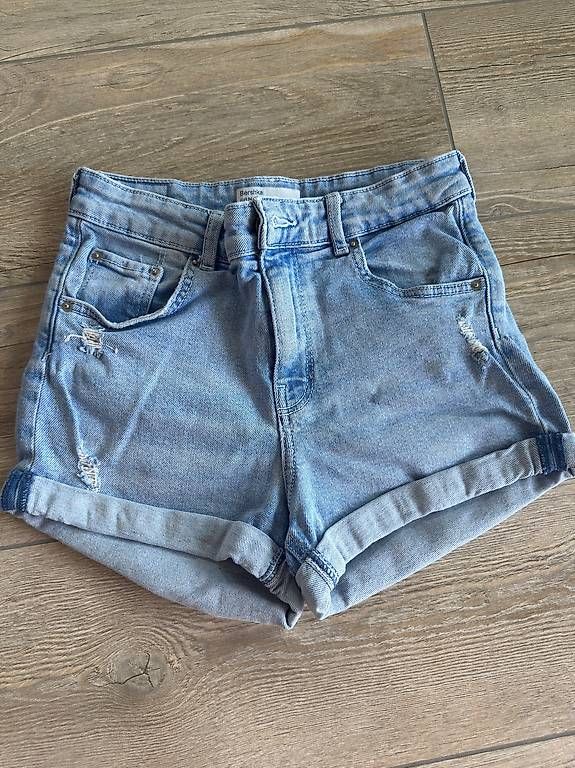 Bershka Hosen: Jeansshorts – Gebraucht aus Brütten von lar_k95l 1