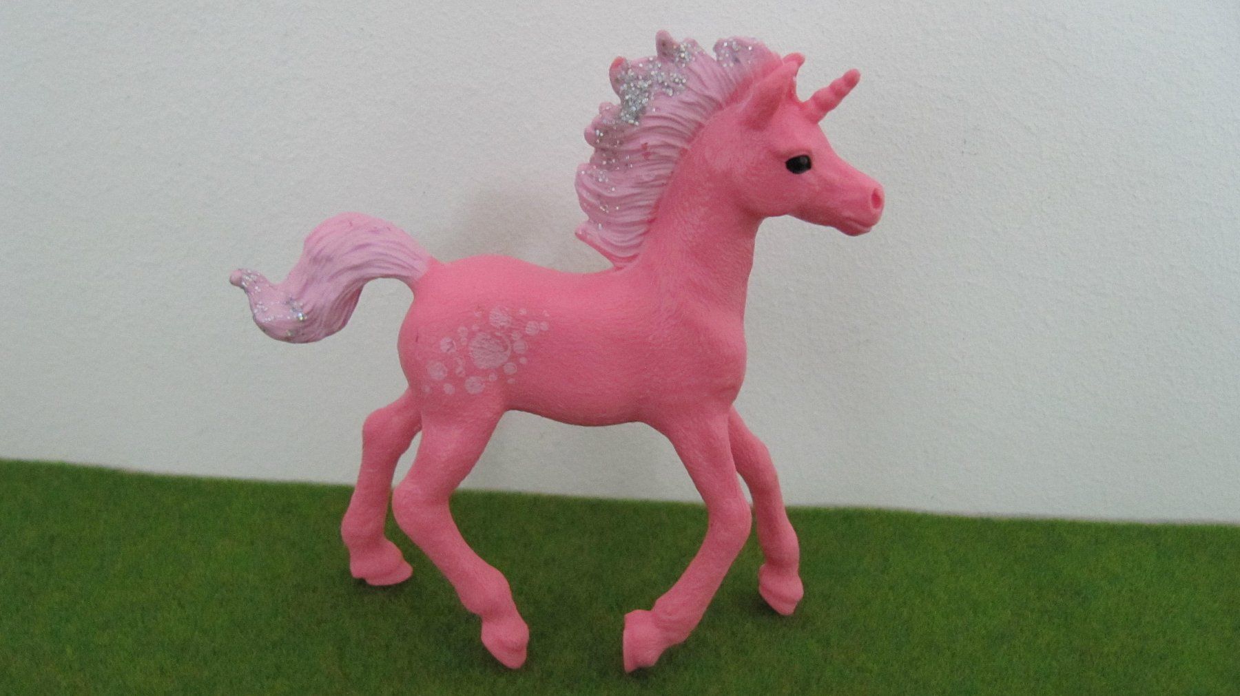 Schleich Giocattoli: Schleich Einhorn, Pegasus und Pferd, 5er Set – Usato da Brunnen venduto da Kiwiland1 5