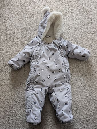 H&M Baby Schneeanzug/overall Gr. 62, Pinguin Muster