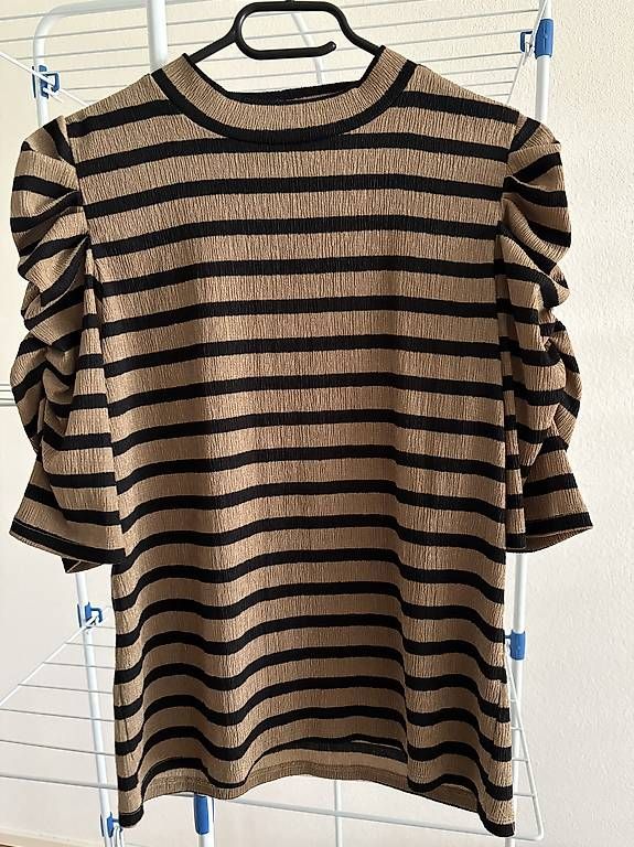 T-shirt: Damenshirt Gr M – Usato da Dübendorf venduto da karim1409