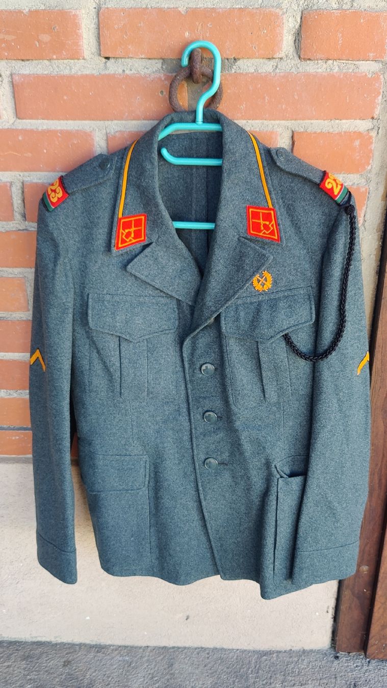 Armée suisse Uniformes: Schweizer Armee Uniform Jacke (L28) – D'occasion à Neuenhof par bro_9zsg