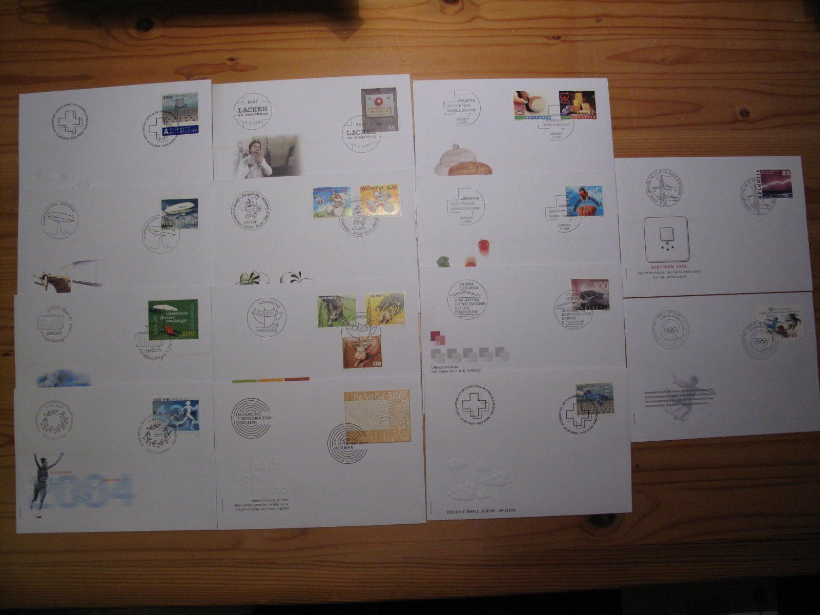 Tutti i francobolli: Schweiz FDC 2004 14 Stück – Usato da Wil SG venduto da fva01