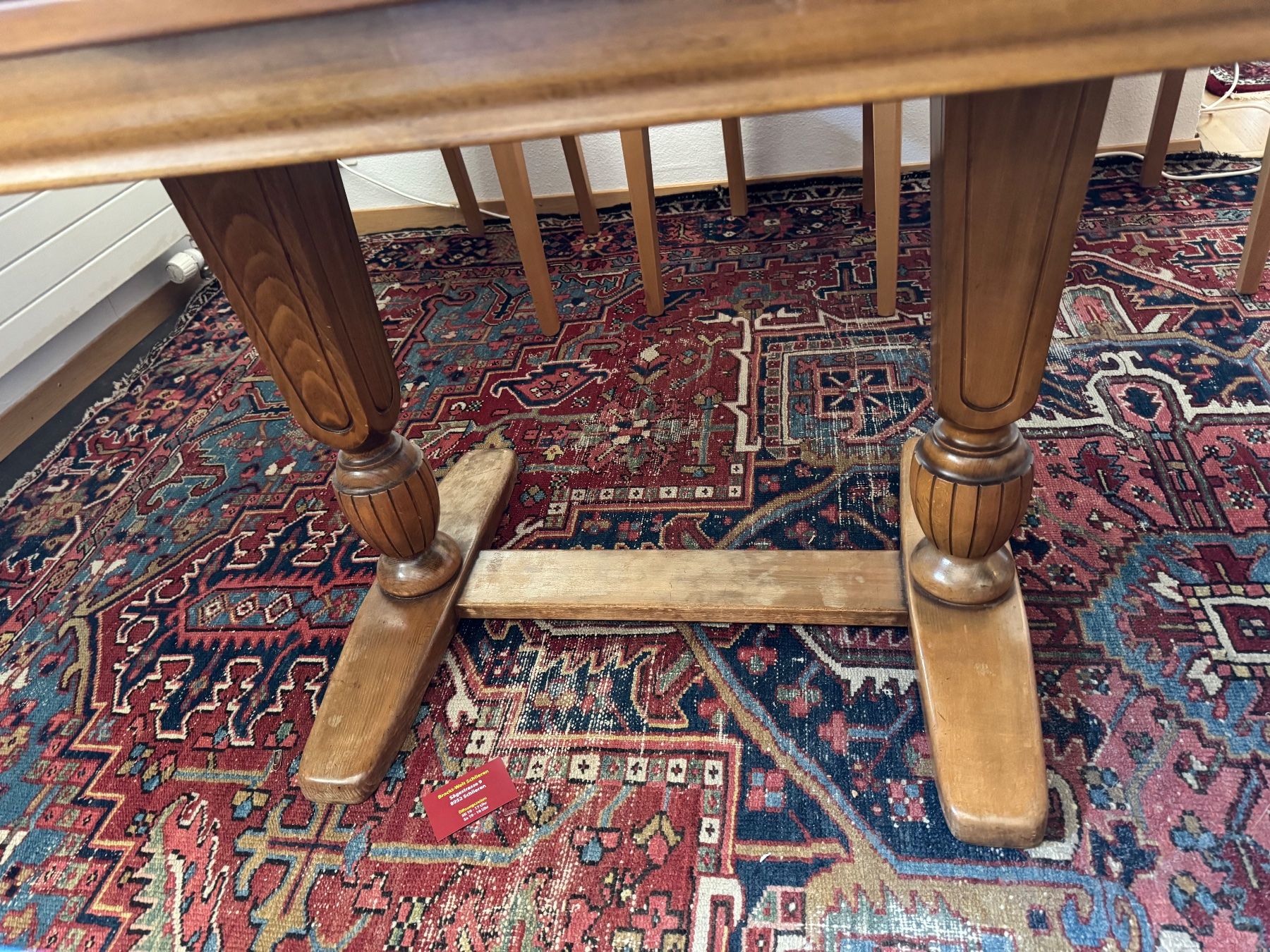 Tables: Massiver Tisch aus Nussbaum – D'occasion à Arni AG par Ivoma 2
