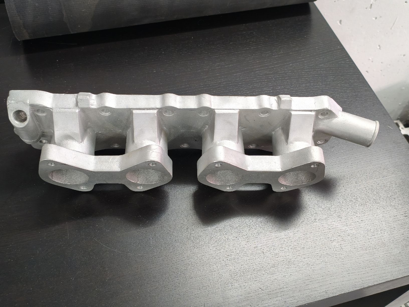 Alfa Romeo Tutti pezzi di ricambio auto: Vergaser Ansaugbrücke Alfa 75 TS – Nuovo (secondo la descrizione) da Dintikon venduto da Eru 3