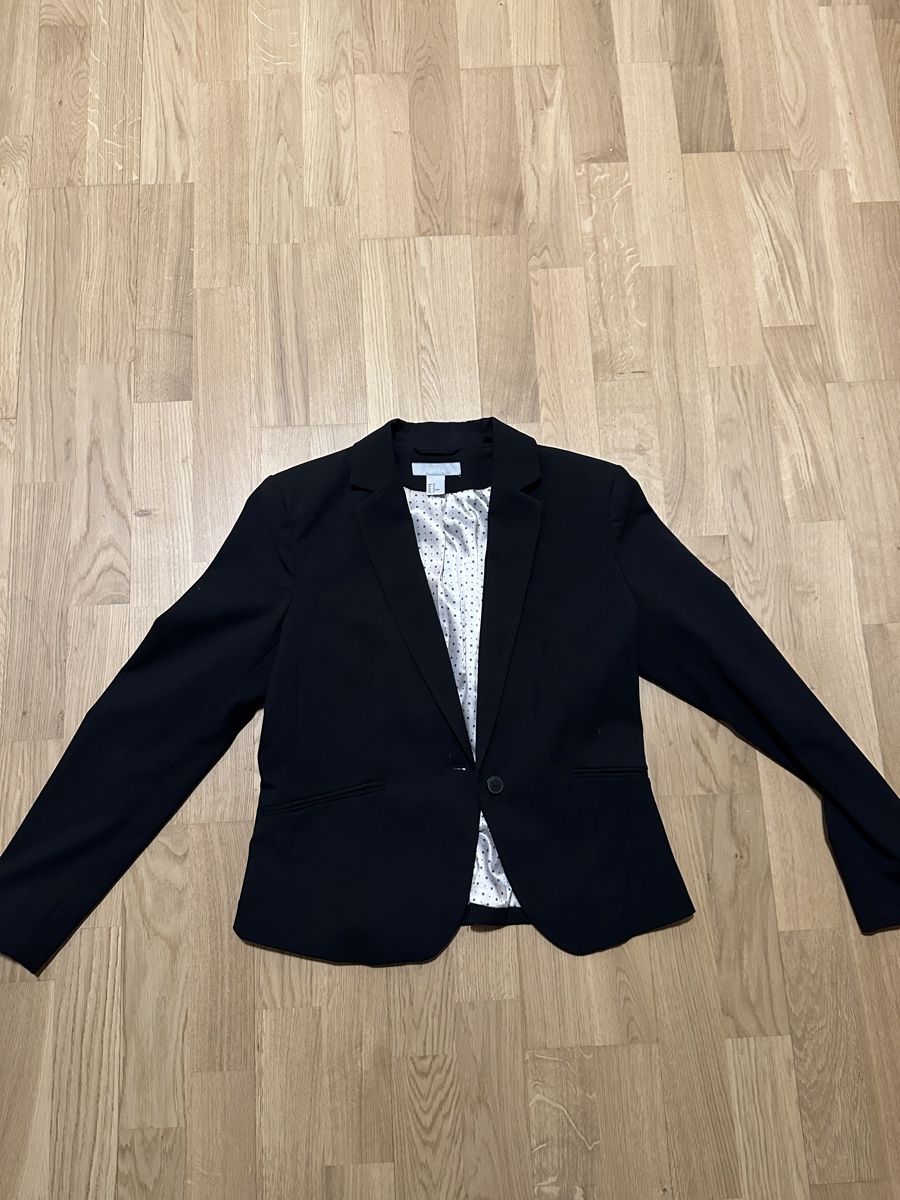 H&M Jacken: taillierter blazer (40) – Gebraucht aus Freidorf TG von driftingforthrifting
