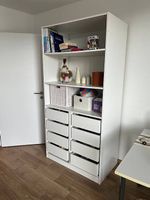 Grosser weisser Schrank mit 10 Schubladen