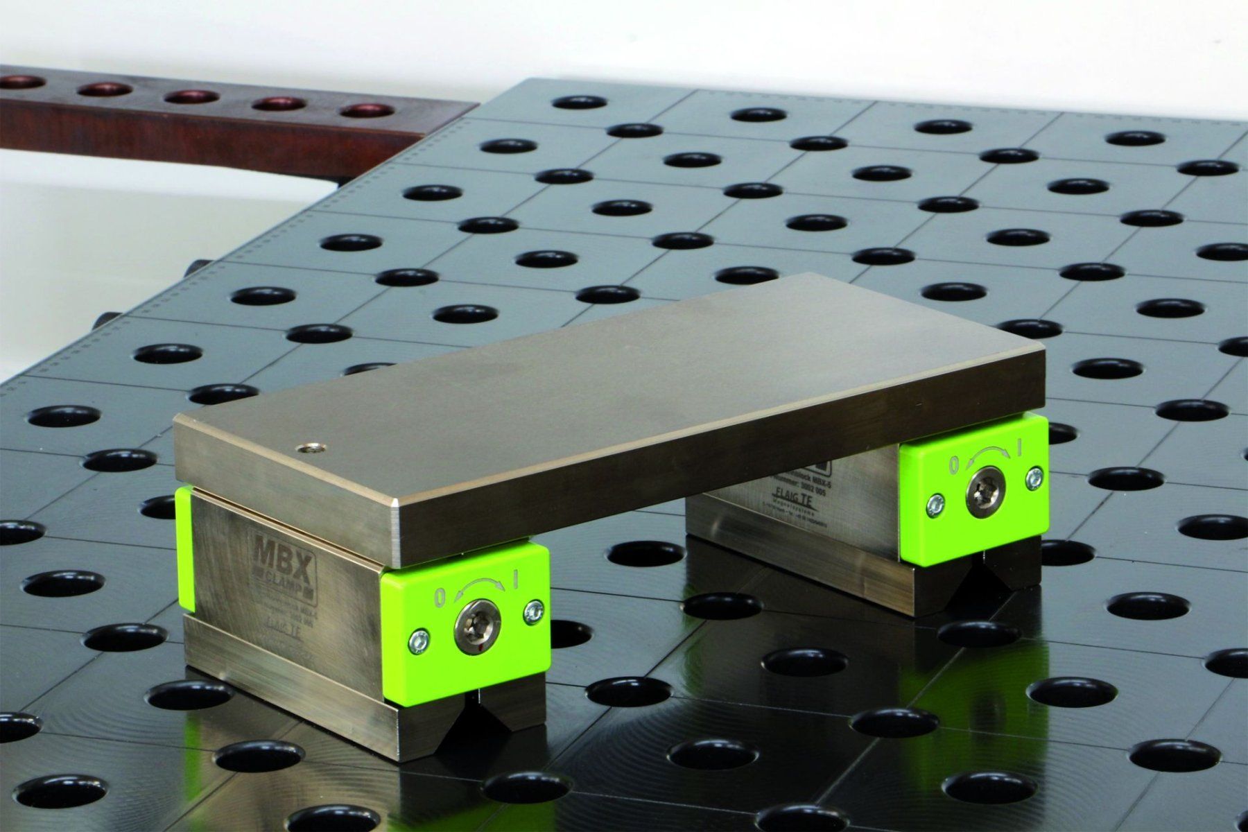 Tutti gli attrezzi: Permanent Magnetspannblock MBX 7 – Nuovo e nell'imballaggio originale da Lommiswil venduto da eltec-mehring.ch 4