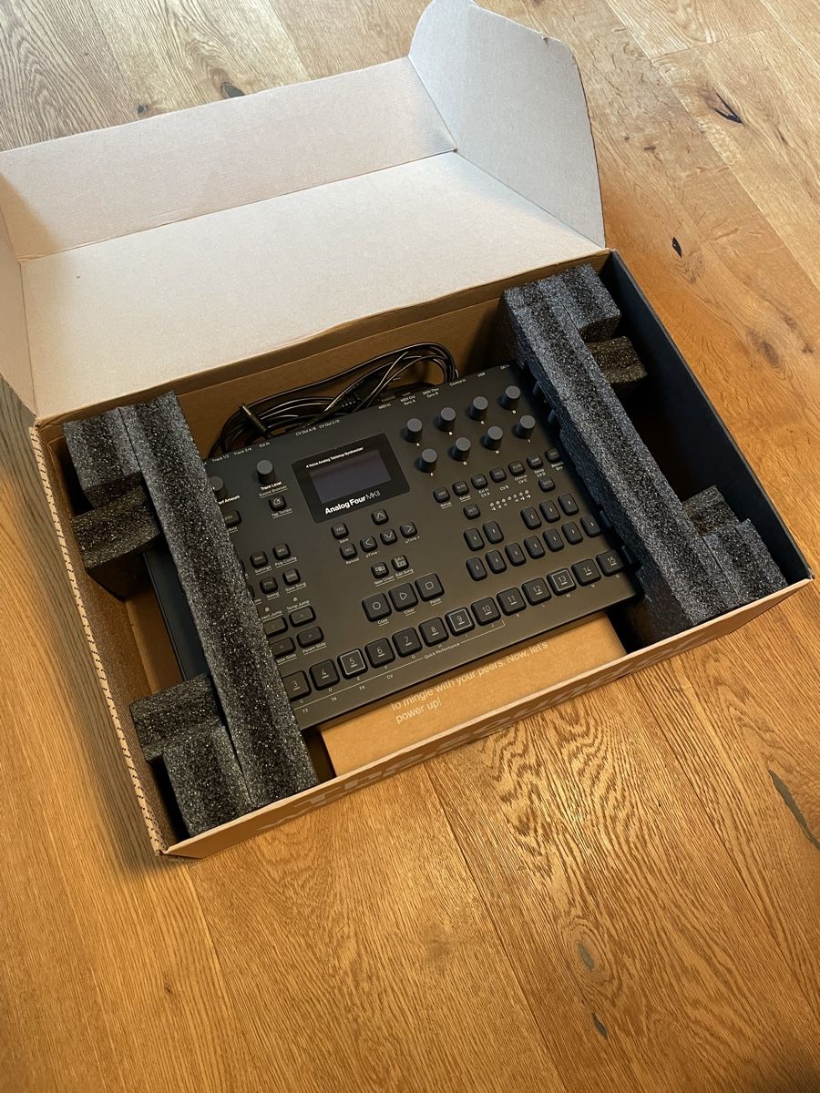 Elektron Strumenti musicali: Elektron Analog Four MKII – Nuovo (secondo la descrizione) da Mühlau venduto da sve_56c8 4
