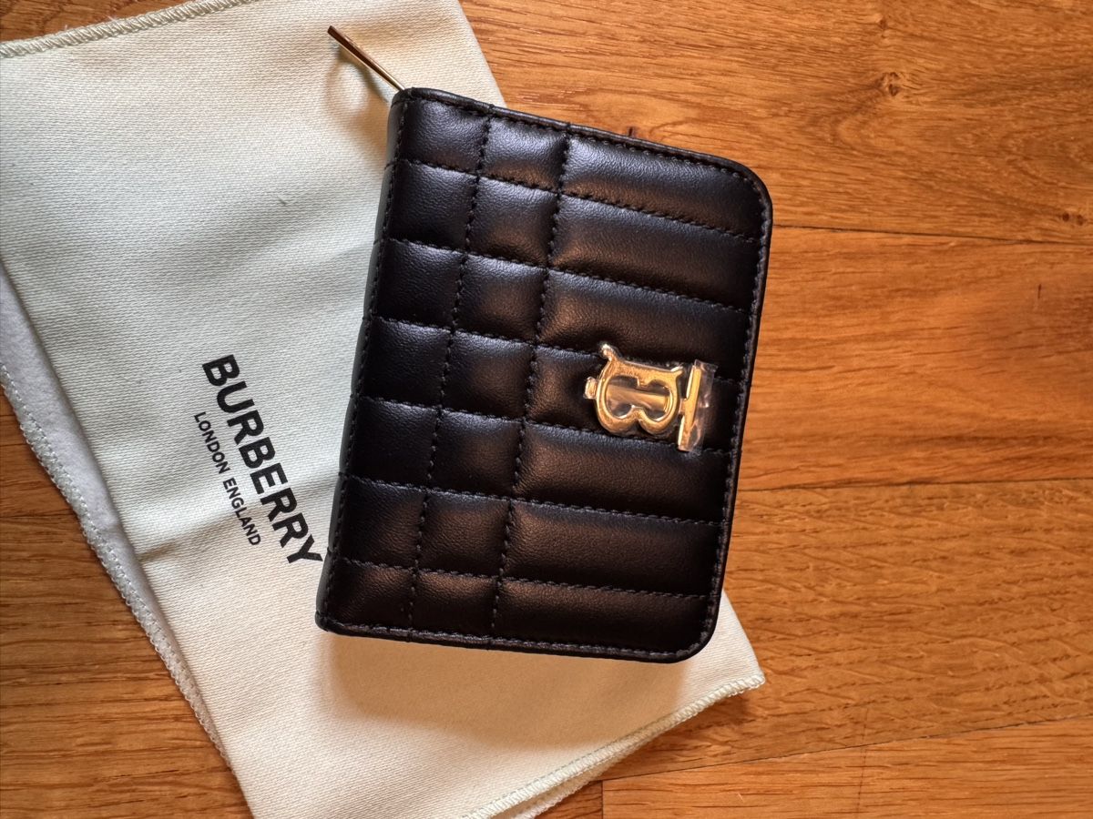 Burberry Portafogli: Burberry Lola zip wallet – Nuovo e nell'imballaggio originale da Delémont venduto da Dolcegera22