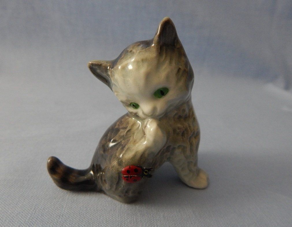 Statuette: Kleine Goebel Katze mit Marienkäfer, 6 cm – Nuovo (secondo la descrizione) da Gränichen venduto da Tonio