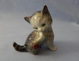 Kleine Goebel Katze mit Marienkäfer, 6 cm