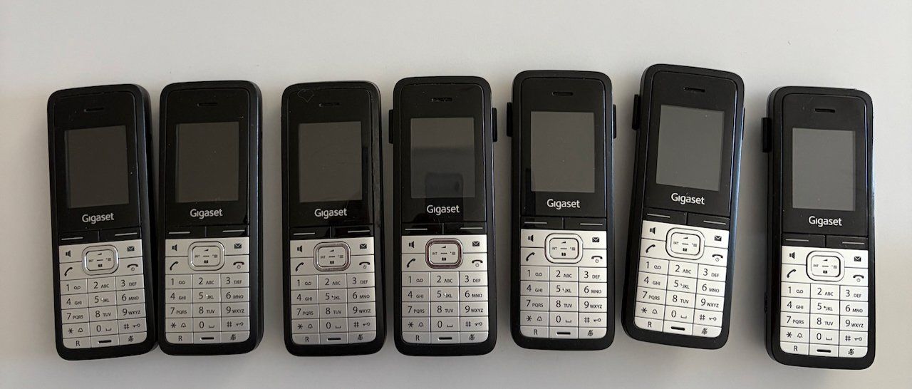 Gigaset Telefoni: 7 x Gigaset SL610H Pro mit Ladestation – Usato da Zürich venduto da Libraco