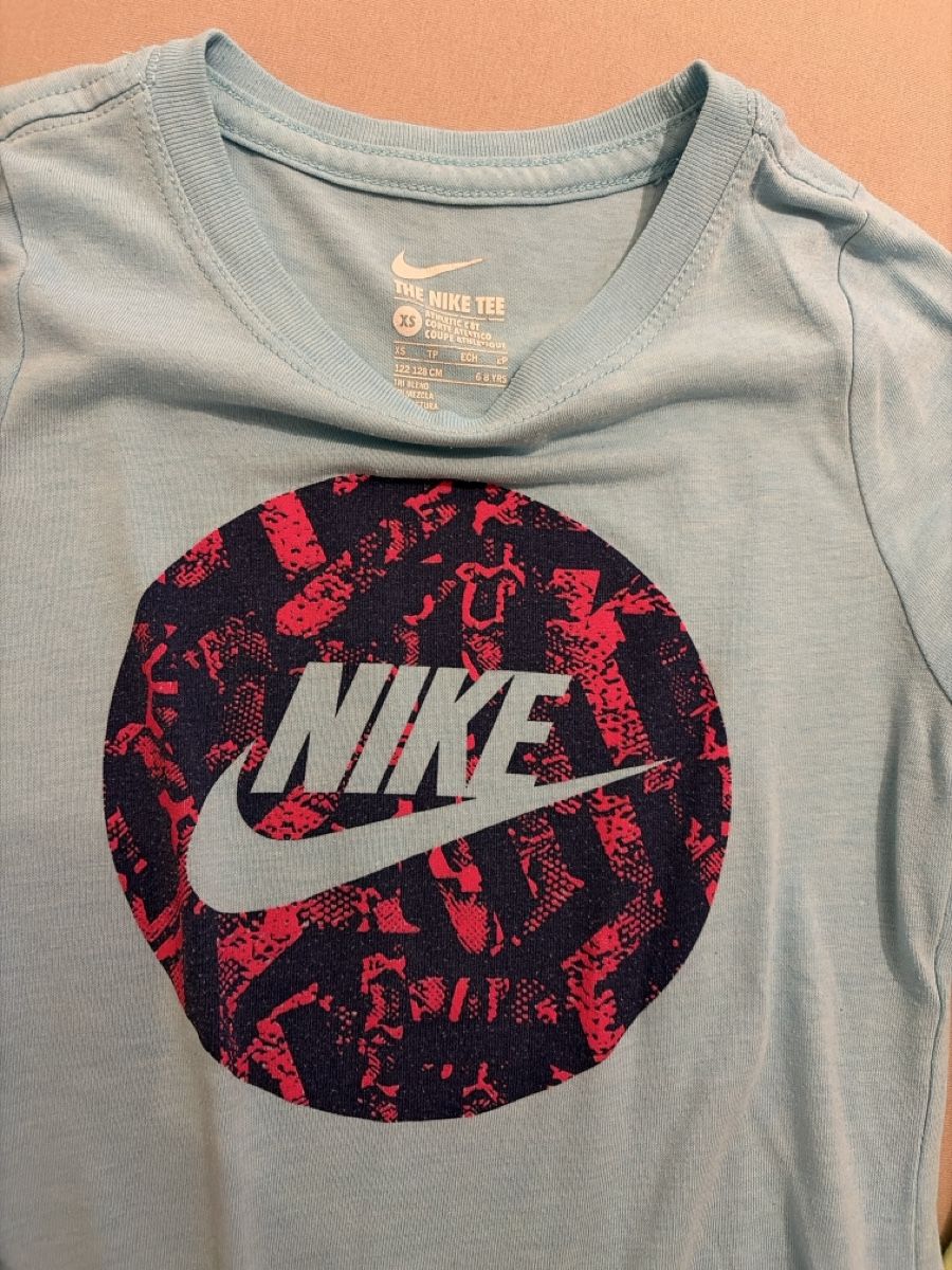 Nike Hemden, T-Shirts & Polos: 2 Nike shirts 122/128 – Gebraucht aus Galgenen von Hawaii021 1