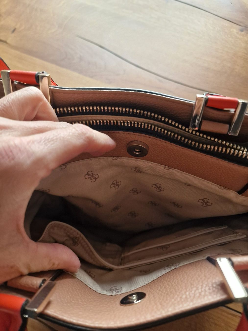 Guess Borse da donna: Guess Tasche – Usato da Alpnach Dorf venduto da Schanein 2