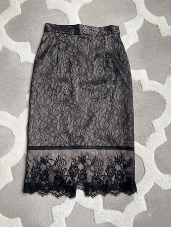 Spitze Rock – Nude & Schwarz – Gr. XS