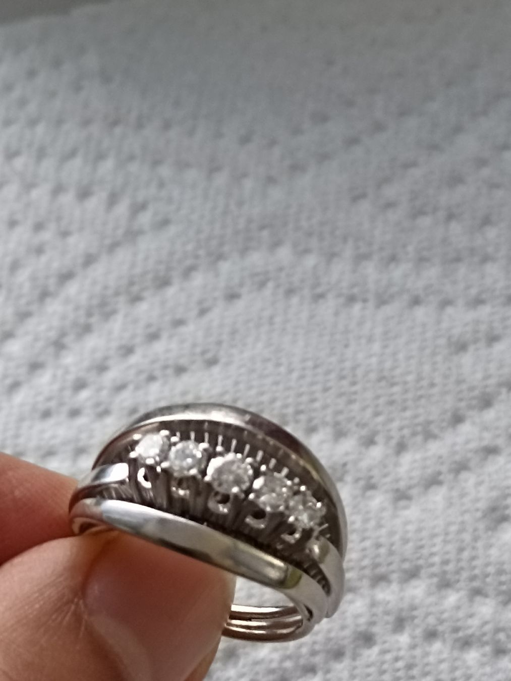 Ringe: weiss Gold 18k Ring mit 5 Diamanten. – Neu (gemäss Beschreibung) aus Zürich von Menyar1982