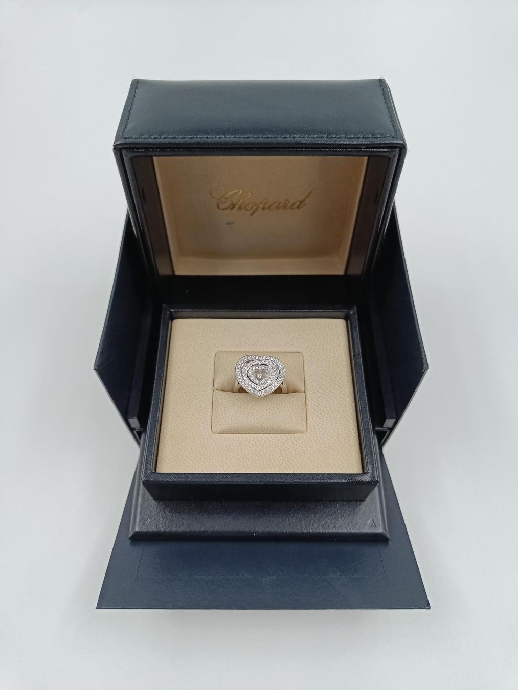 Chopard Ringe: CHOPARD RING " HAPPY SPIRIT DIAMOND HEARTS " – Gebraucht aus Luzern von EdiGem