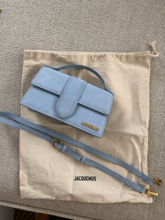 Jacquemus Die grosse Bambino Handtasche, hellblau