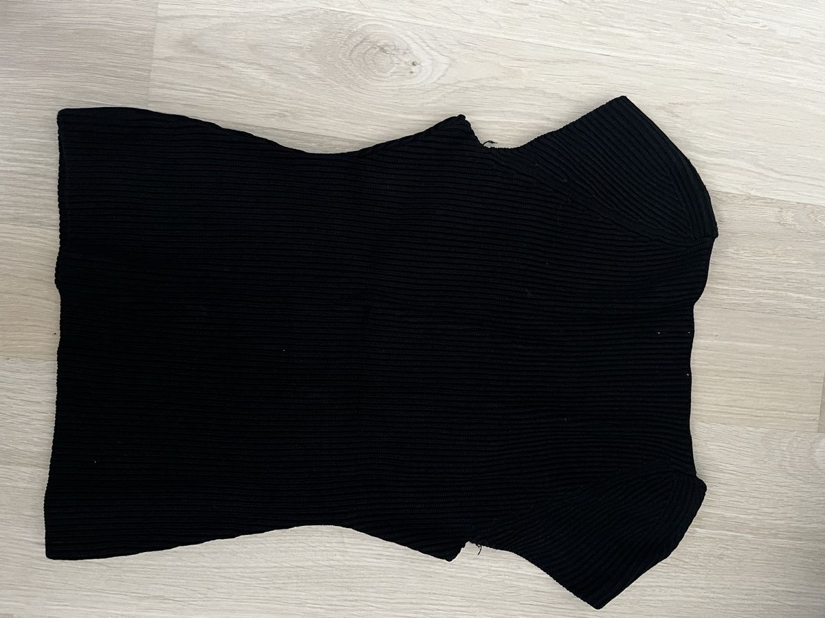 H&M Tops: H&M Black rib knit Top – Gebraucht aus Erlenbach ZH von montecristo2 4