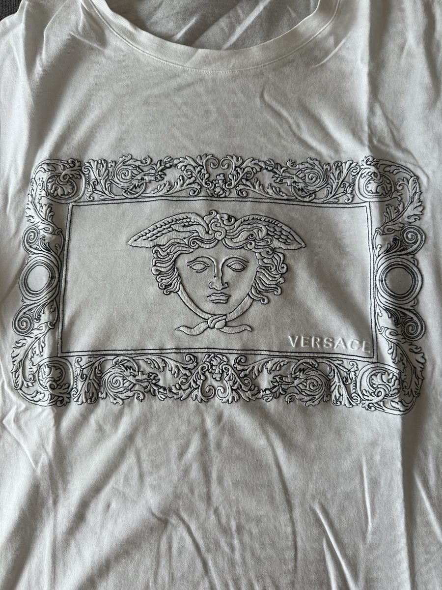 Versace T-shirt: T-Shirt Versace Weiss Grösse S  – Usato da Chur venduto da lululemooon 1