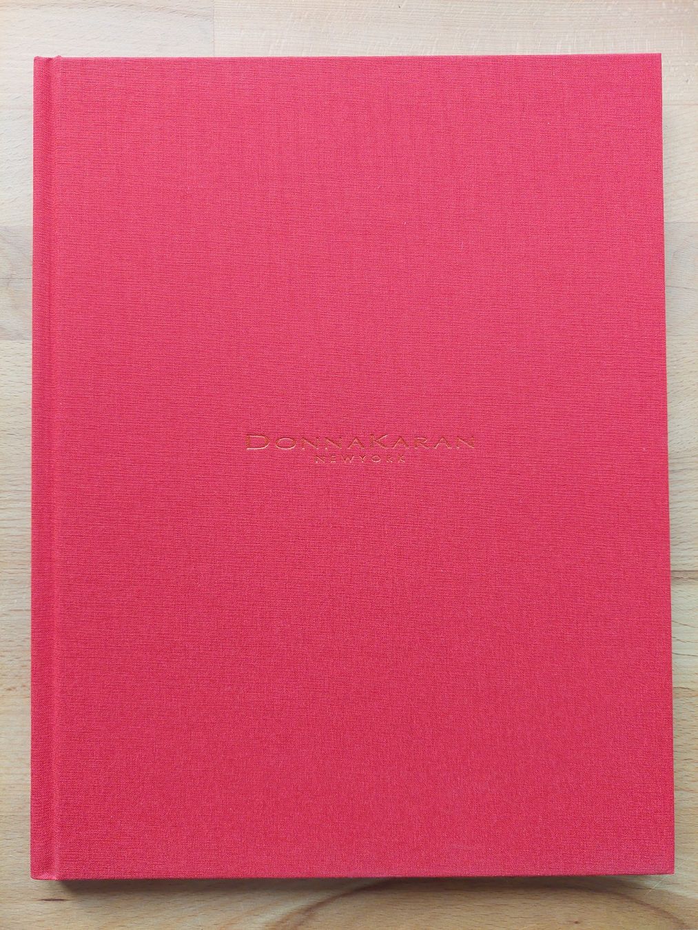 Libri: Donna Karan - Milla Jovovich / Gary Oldman - Paris 2000 – Usato da Obfelden venduto da Foto_Bild_Kunst_Buch