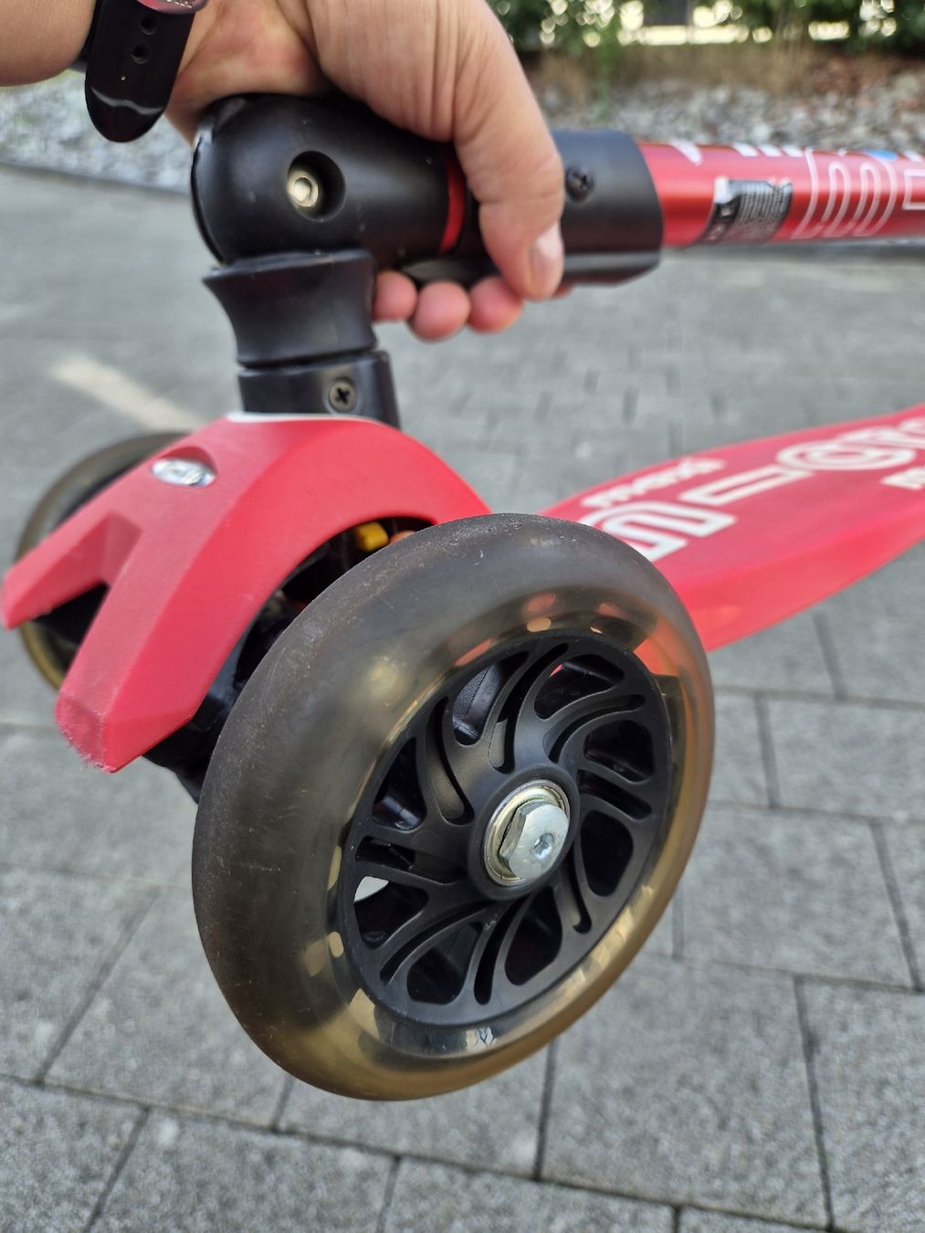 Micro Kickboard: Trottinett "Maxi Micro Deluxe Foldable LED Red" gebraucht – Usato da Oberentfelden venduto da Jigibau 8