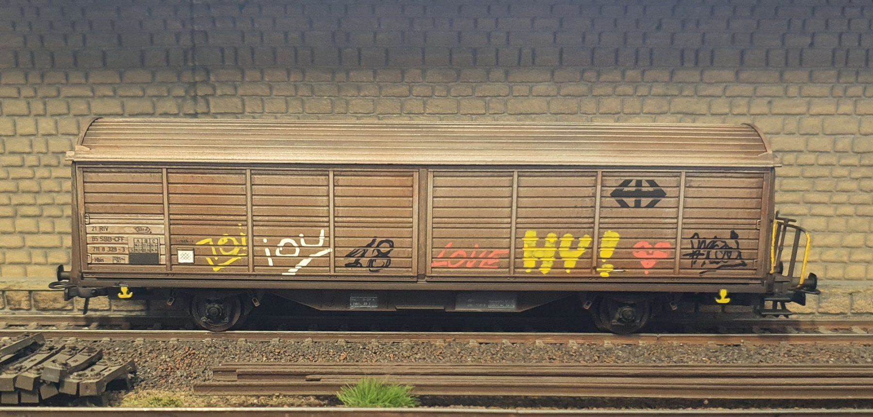 Roco Modellini di ferrovie: WABON HBIS, SBB-CFF, ROCO 4341, PATINE+GRAFFITIS – Usato da Loveresse venduto da FIFILOULOU