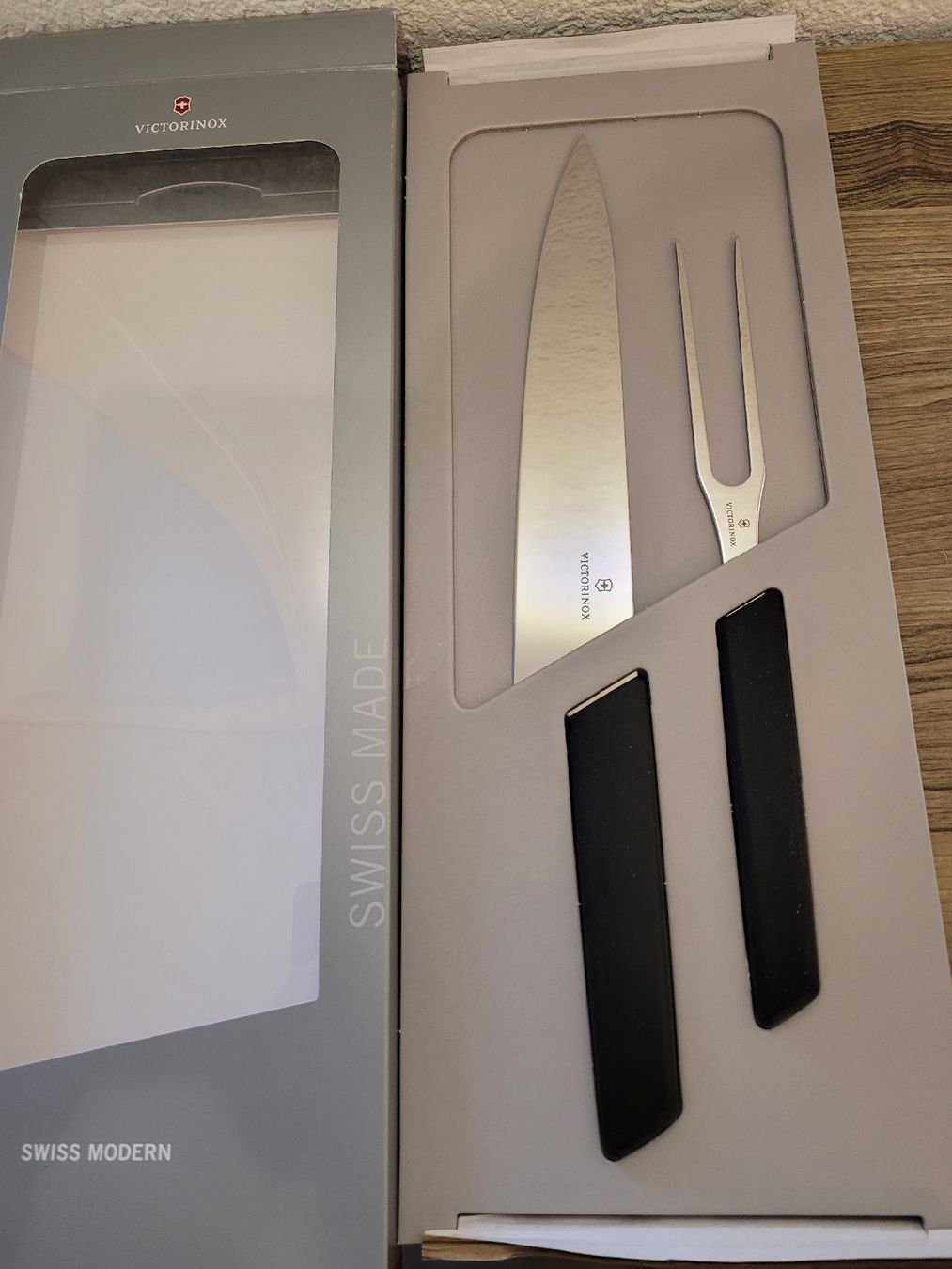 Victorinox Coltelli: Set Couteau Victorinox Swiss Modern – Nuovo e nell'imballaggio originale da Yverdon-les-Bains venduto da lalolo64 1