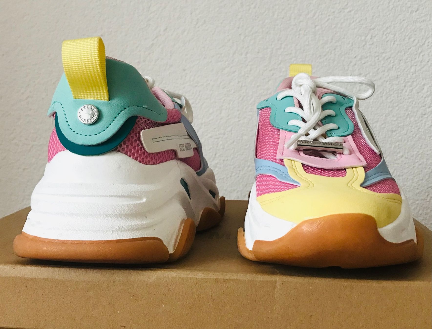 Steve Madden Damenschuhe: Sneaker Steve Madden bunt, Gr.39 – Gebraucht aus Zürich von KEEPINSPIRED 5