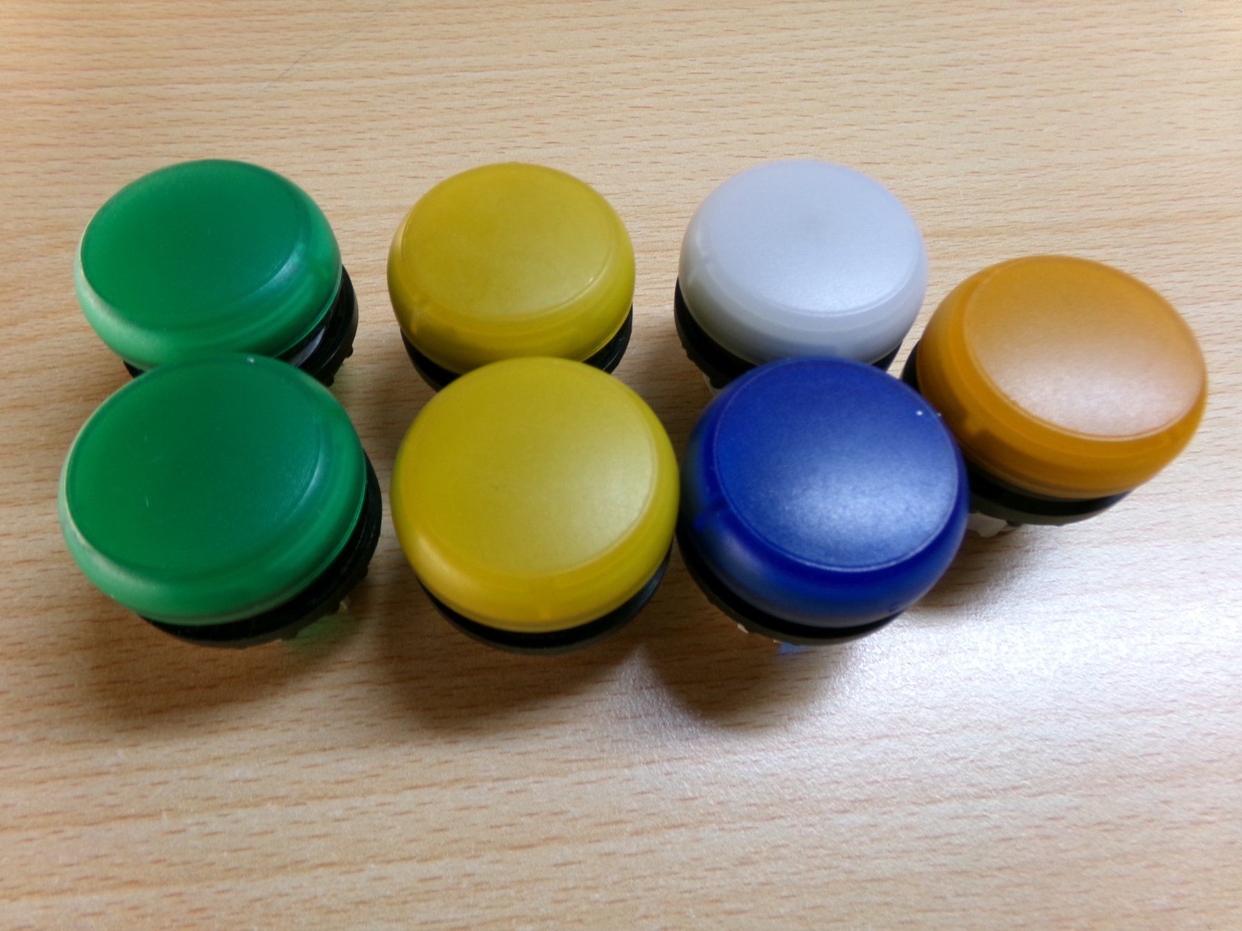 Eaton Schalter: 7St. Kalotten diverse Farben – Gebraucht aus Hombrechtikon von Maloev17 1